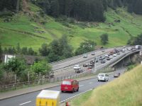 Stau auf der Gotthardautobahn (Zug fahren ...!)