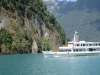 Schiff vor dem Schillerstein