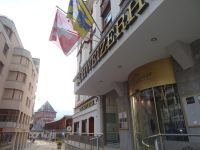 St. Moritz, Hotel Schweizerhof mit Palace-Hotel im Hintergrund