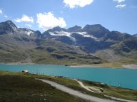 Piz Bernina und Lago Bianco vom Berninapass