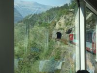 Glacier Express nach Albulatunnel in Richtung Filisur