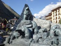 Zermatt: Murmeltierbrunnen nach Rekonstruktion