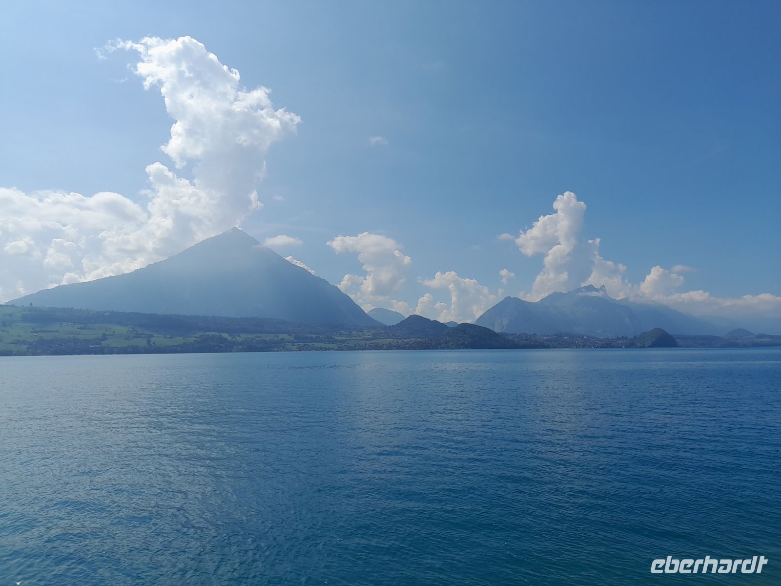 Blick über dem Thuner See