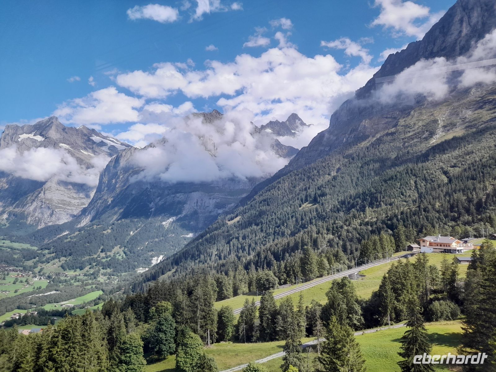 Talfahrt mit dem Eiger Express nach Grindelwald
