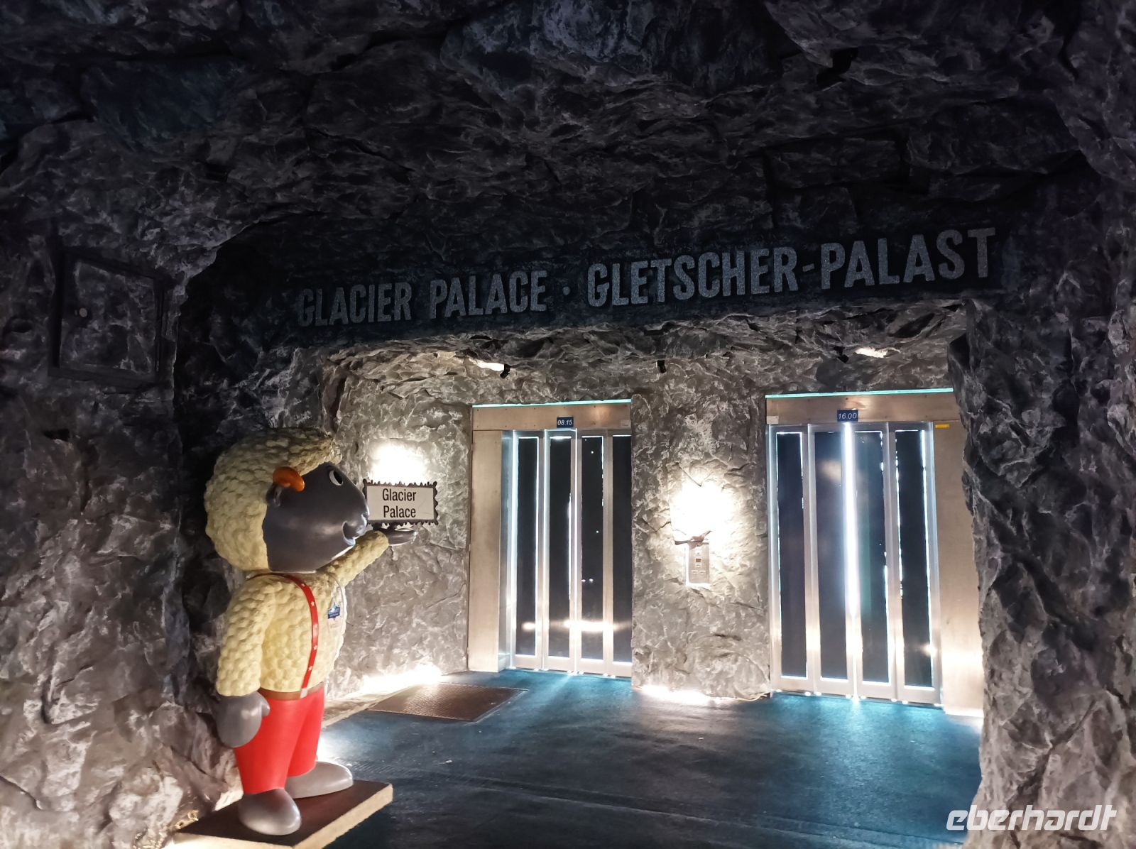 Auf dem Matterhorn Glacier Paradis, Gletscher Palast