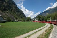 Der Bernina vor dem Kreisviadukt von Brusio