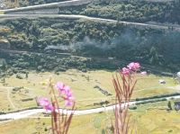 Fahrt entlang der Grimselpassstraße mit Blick auf die Furka Dampfbahn und Furkapassstraße