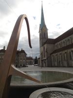 Zürich, Brunnen mit Fraumünster