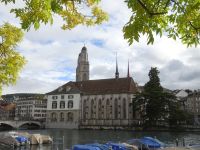 Zürich, Limmat mit Wasserkirche und Großmünster 