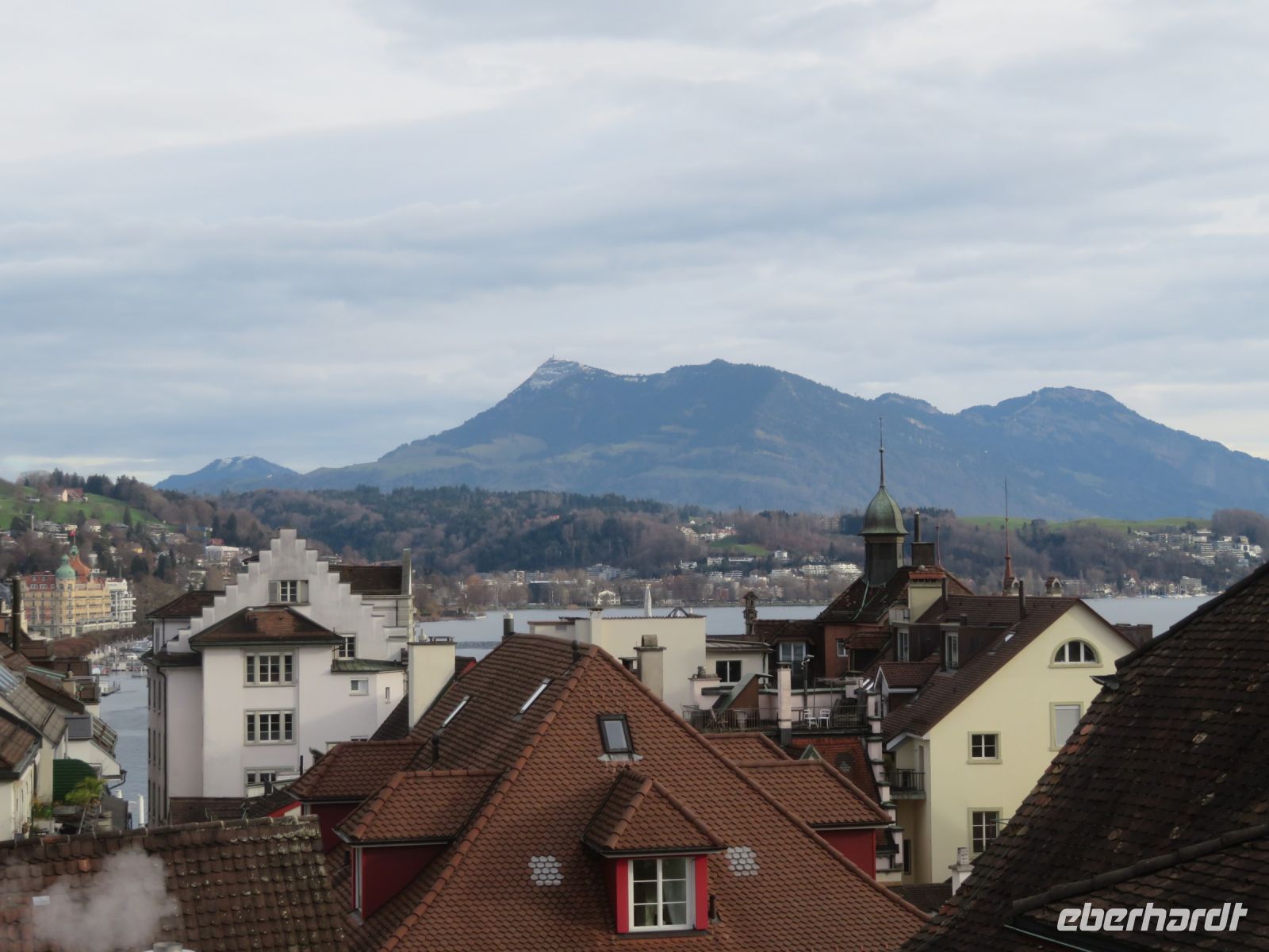 046 Luzern - Blick über die Dächer zur Rigi