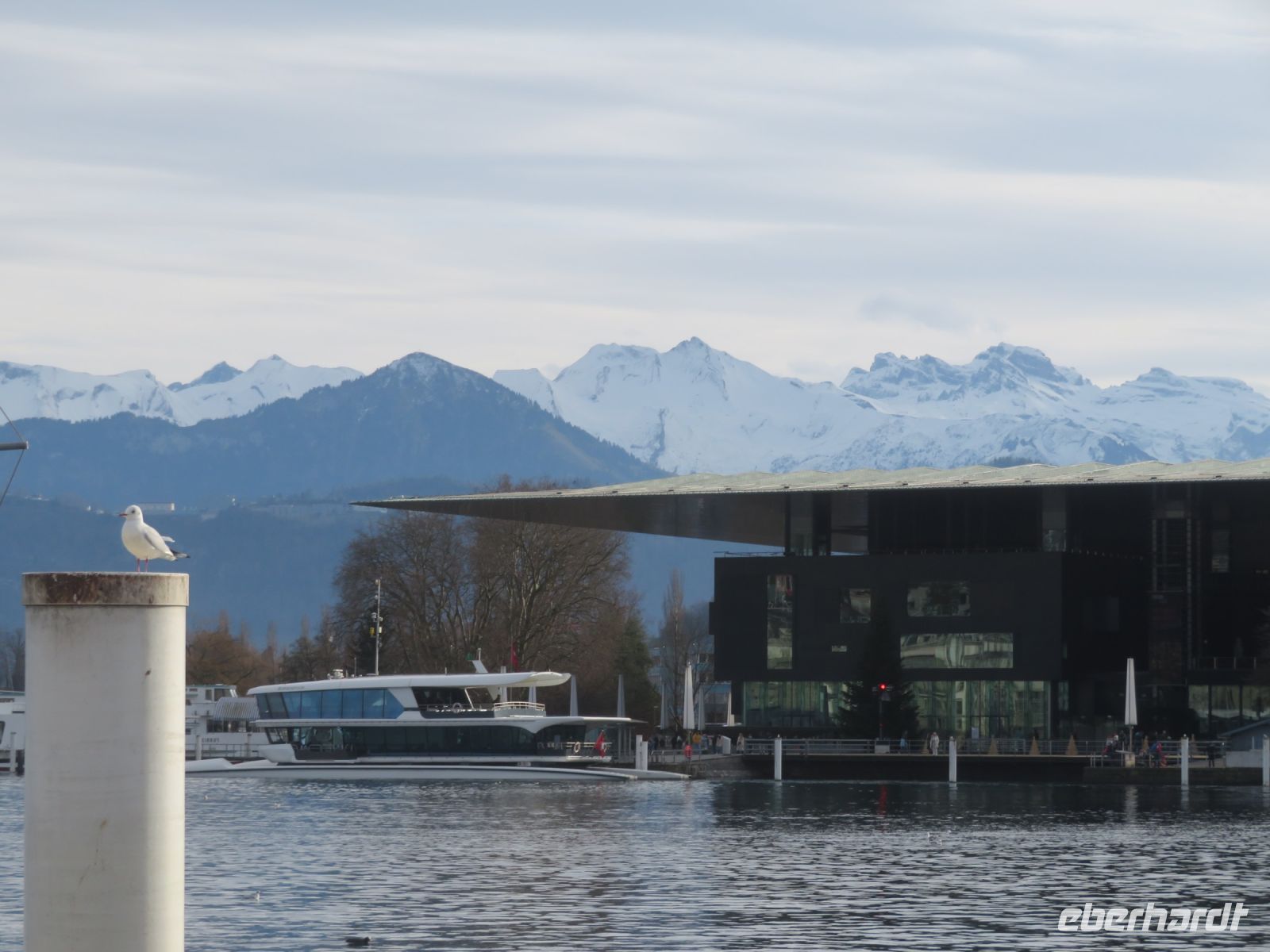 053 Luzern - Blick  zum KKL und in die zentralschweizer Alpen