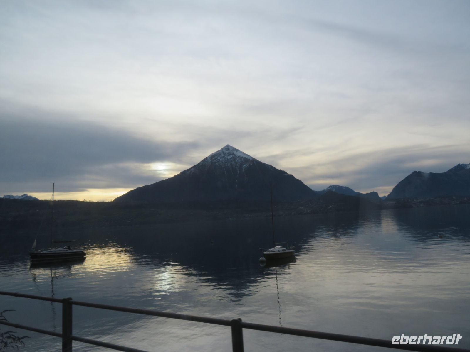 110 Thunersee - Blick zum Niesen