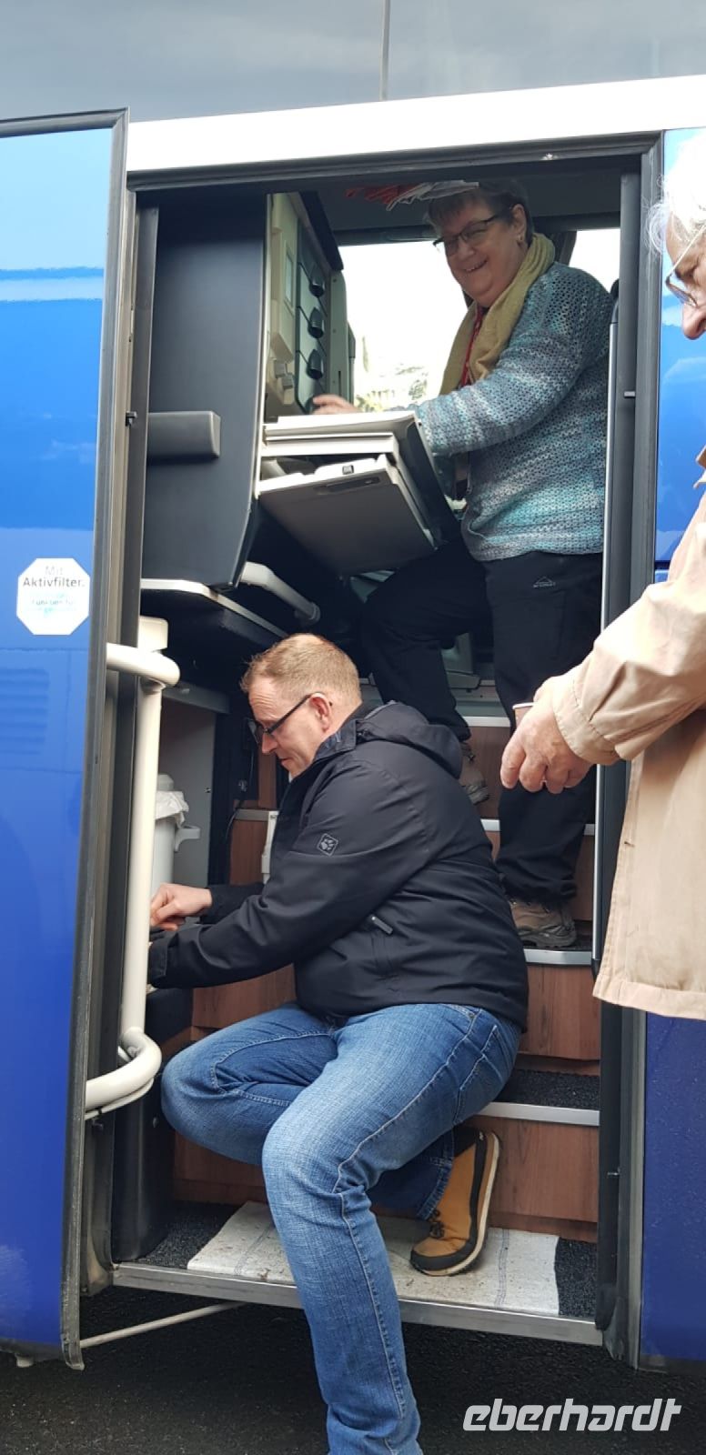 157.1 Teamwork oben gibt es Kaffee und unten Glühwein