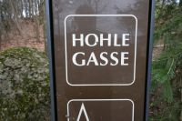 Halt an der hohlen Gasse