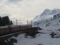 019 Fahrt mit dem Bernina-Express über den Berninapass und entlang des Lago di Bianco
