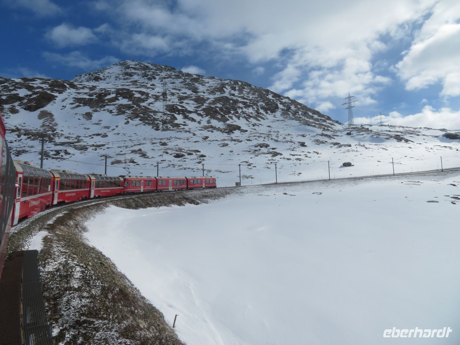 021 Fahrt mit dem Bernina-Express über den Berninapass und entlang des Lago di Bianco