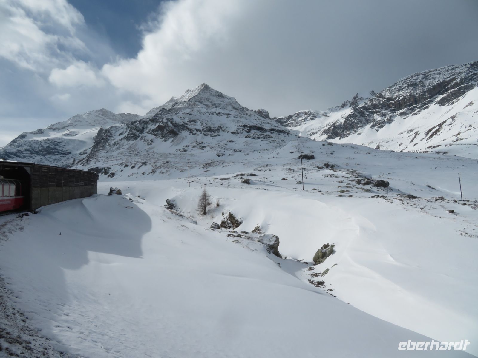 022 Fahrt mit dem Bernina-Express über den Berninapass und entlang des Lago di Bianco