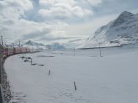 025 Fahrt mit dem Bernina-Express über den Berninapass und entlang des Lago di Bianco