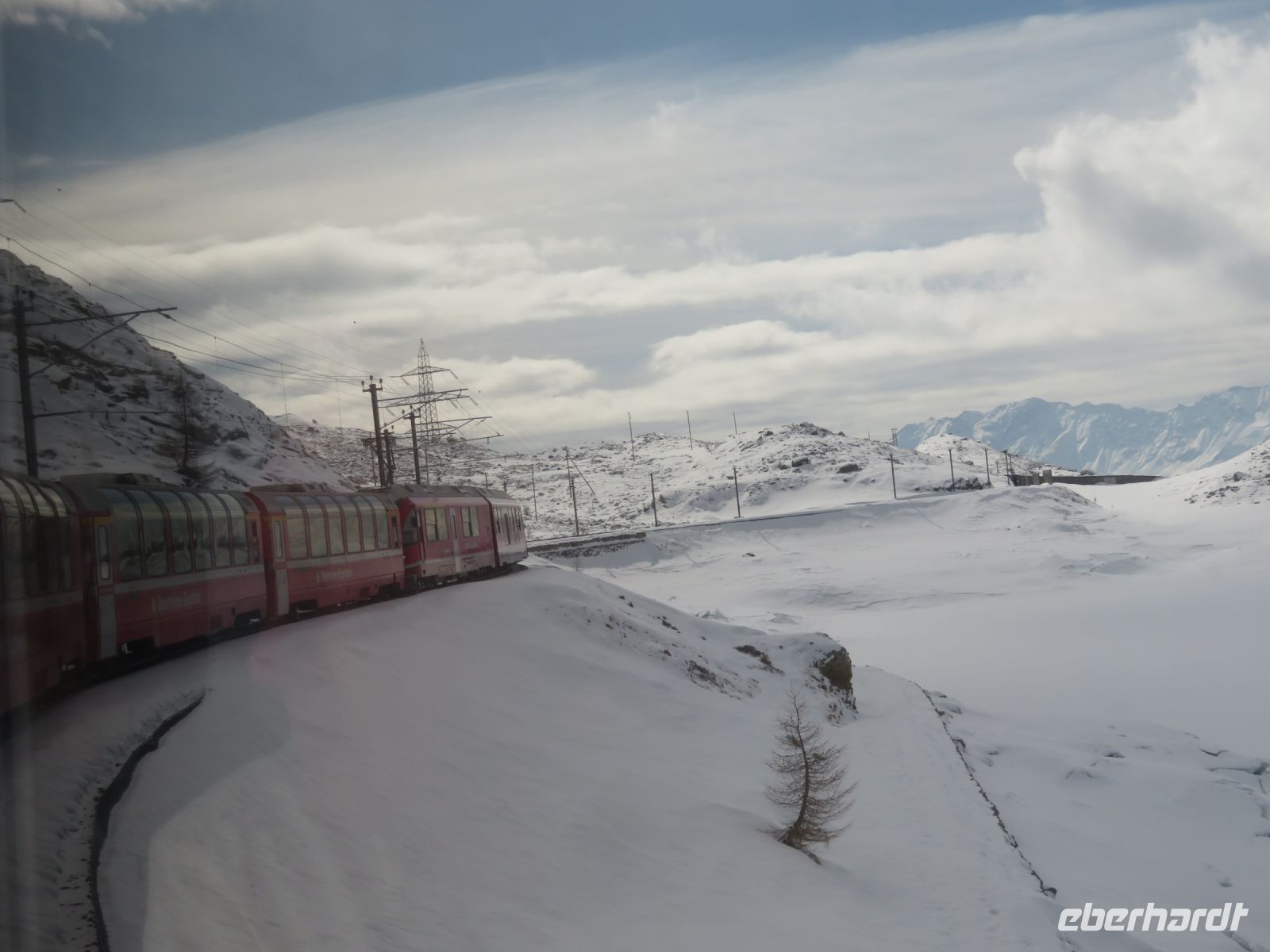 032 Fahrt mit dem Bernina-Express über den Berninapass und entlang des Lago di Bianco