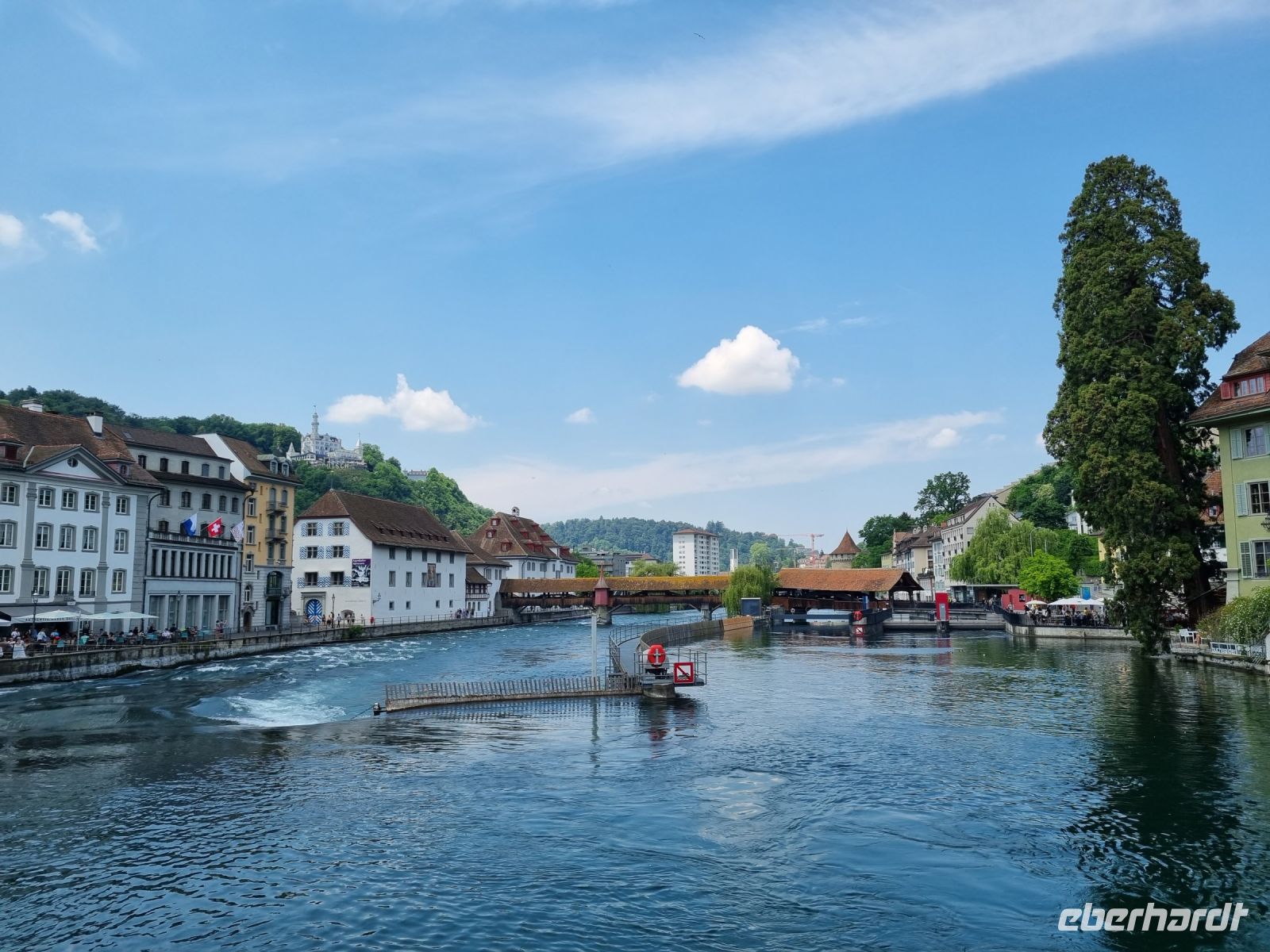 Luzern - am Ufer der Reuss... (Blick zur Spreuerbrücke)