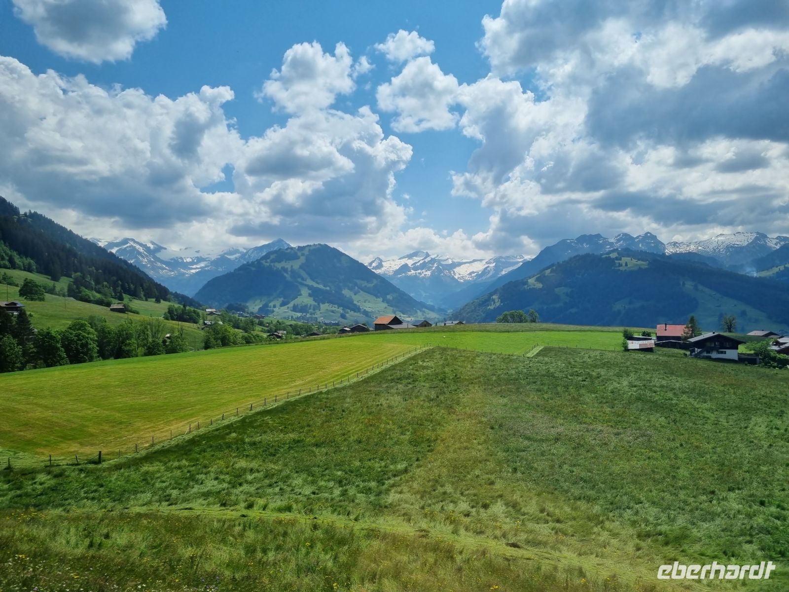 Fahrt mit dem GoldenPass Panoramic von Zweisimmen nach Montreux...