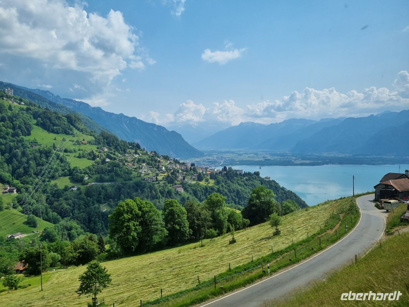 Fahrt mit dem GoldenPass Panoramic von Zweisimmen nach Montreux... - Blick zum Genfer See