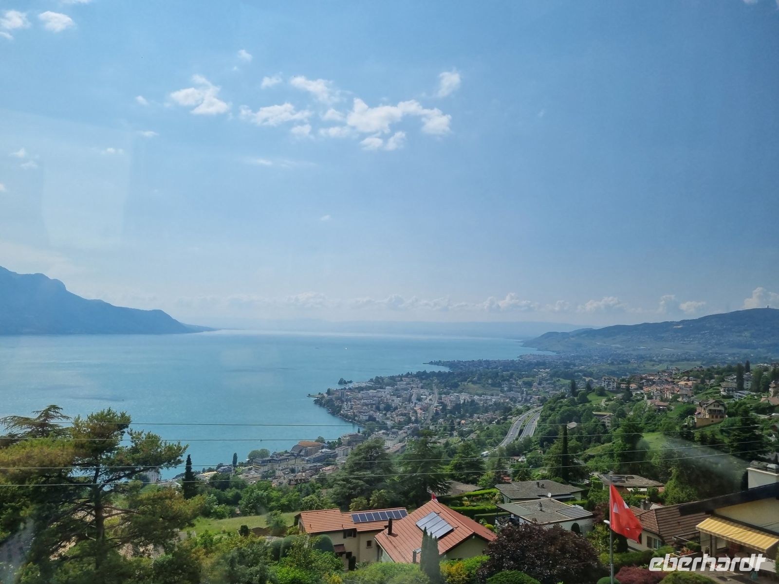 Fahrt mit dem GoldenPass Panoramic von Zweisimmen nach Montreux... - Blick zum Genfer See