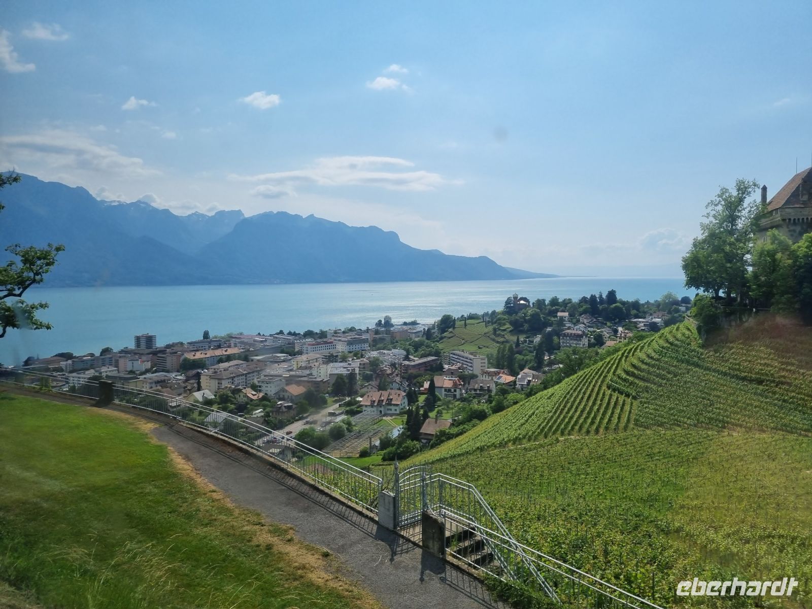 Fahrt mit dem GoldenPass Panoramic von Zweisimmen nach Montreux... - Blick zum Genfer See