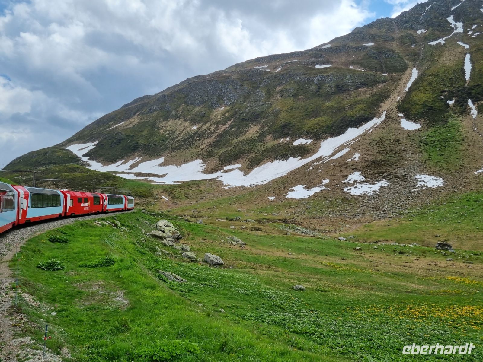 Fahrt mit dem Glacier-Express - von Andermatt hinauf zum Oberalppass...