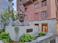 St. Moritz-Dorf - Denkmal für Johannes Badrutt (Hotelier)