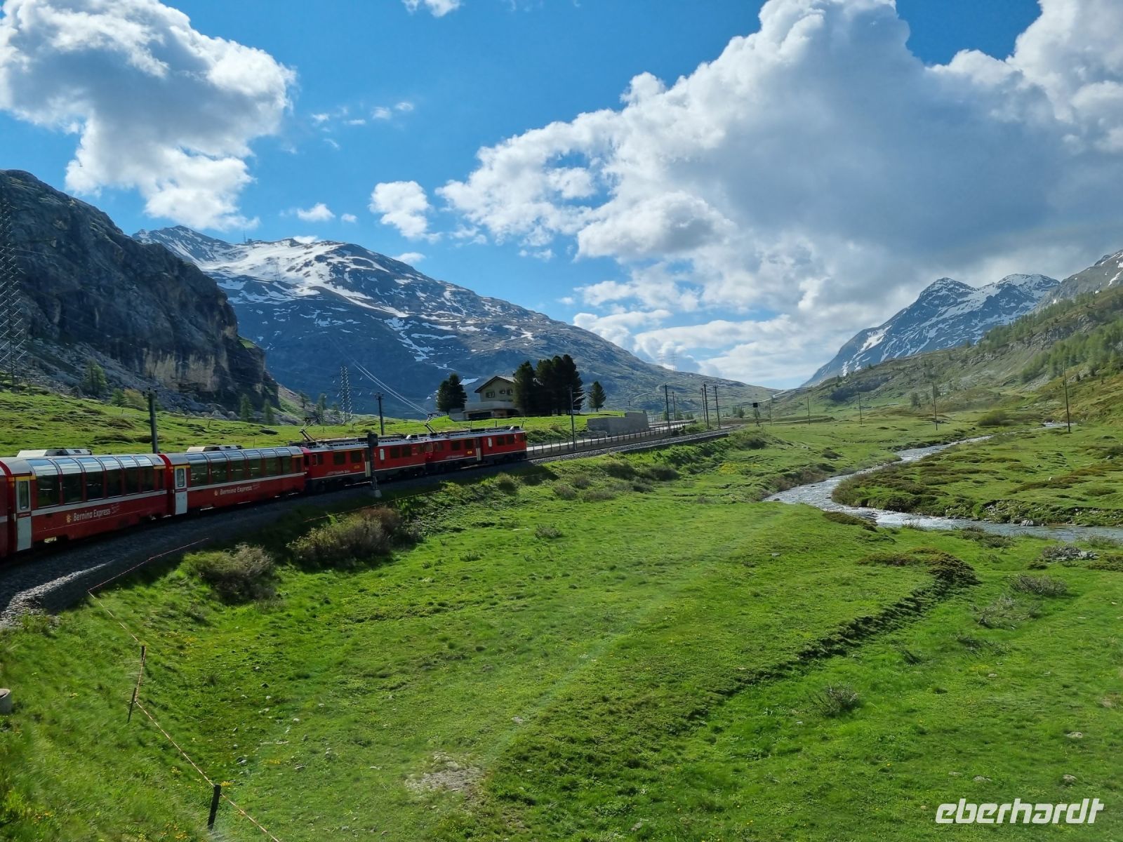 Fahrt mit dem Bernina-Express - auf dem Weg nach Ospizio Bernina...