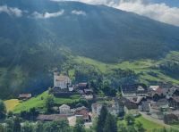 Fahrt mit dem Gotthard Panorama Express - Kirche von Wassen