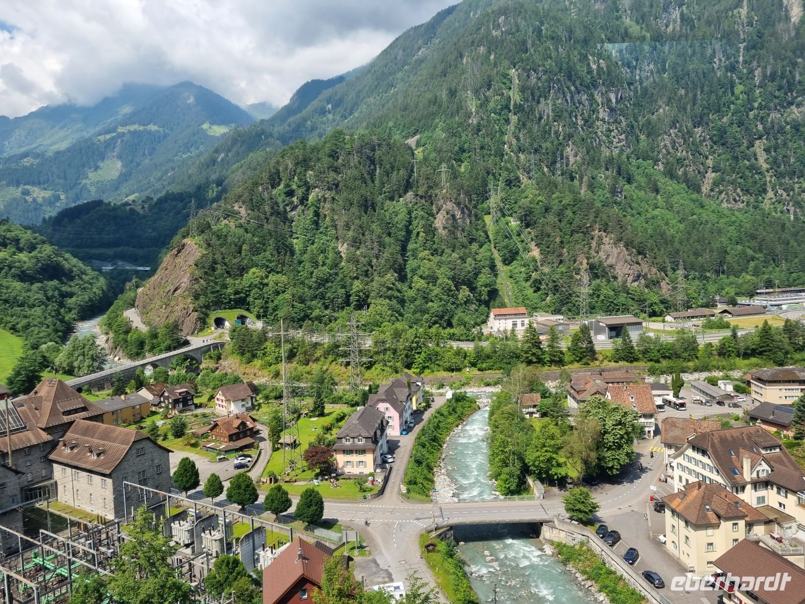 Fahrt mit dem Gotthard Panorama Express  - Reusstal