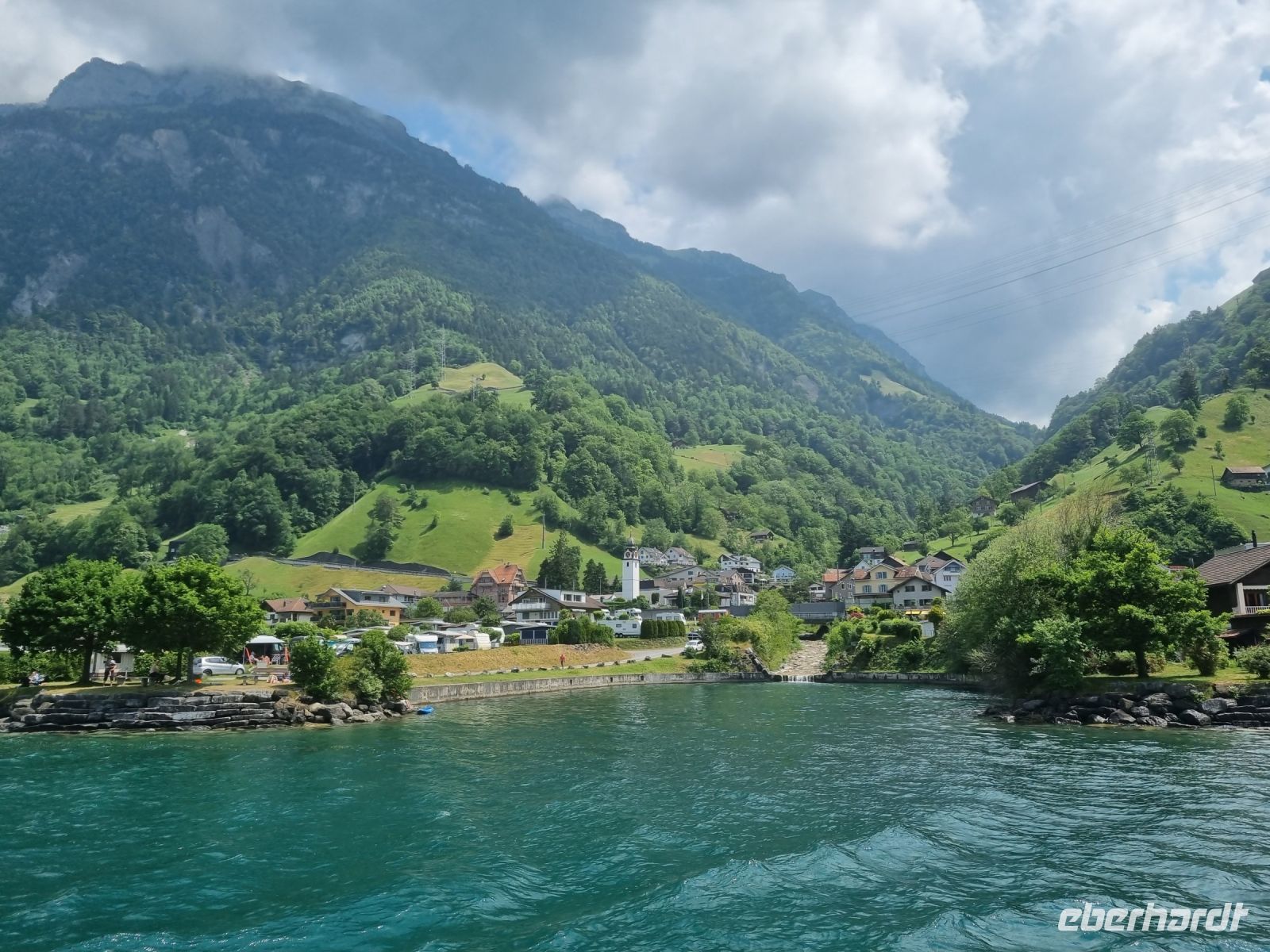 Schifffahrt auf dem Vierwaldstättersee - Sisikon