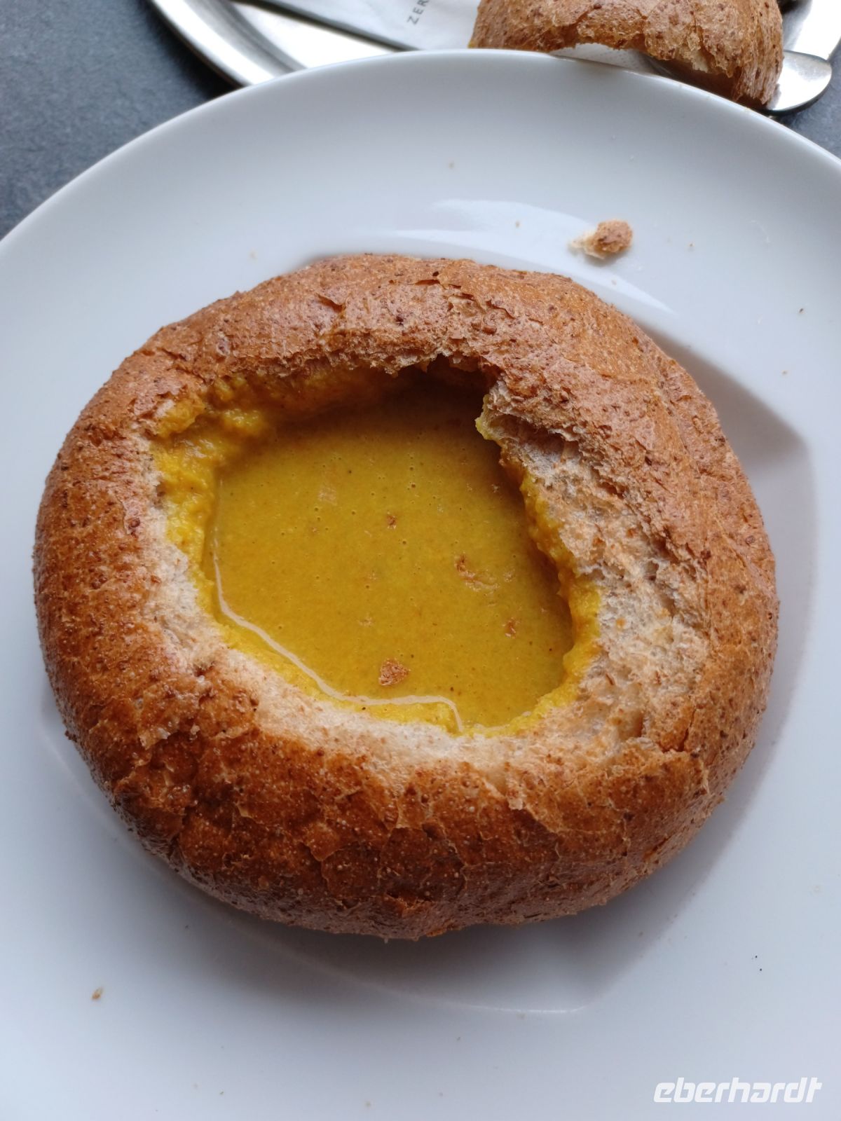 Röggeli mit Currysuppe