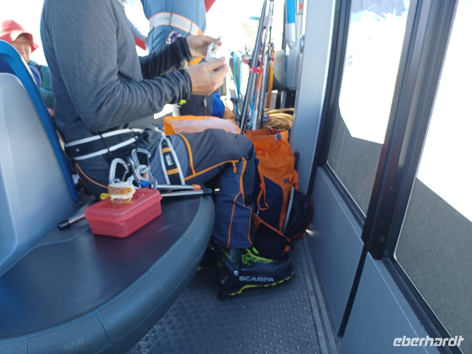Bergbahn-Kleines Matterhorn Vorbereitung der Gipfelwanderer