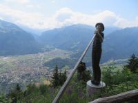 076 Interlaken -Ausflug auf den Hader Kulm - Holzplastik Alphornspieler