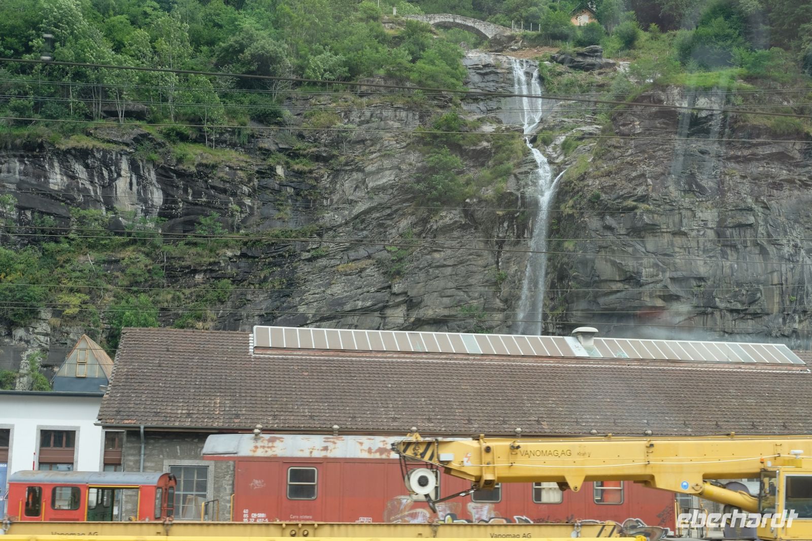 Ein kreuzender Wasserfall
