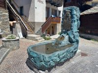 Gedenkbrunnen für eine Bergsteigerlegende