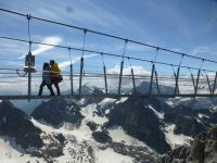 Die Hängebrücke ist eine Attraktion …