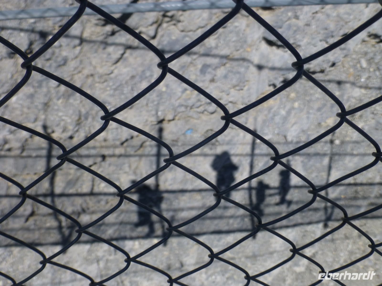 Schattenspiel auf der Hängebrücke