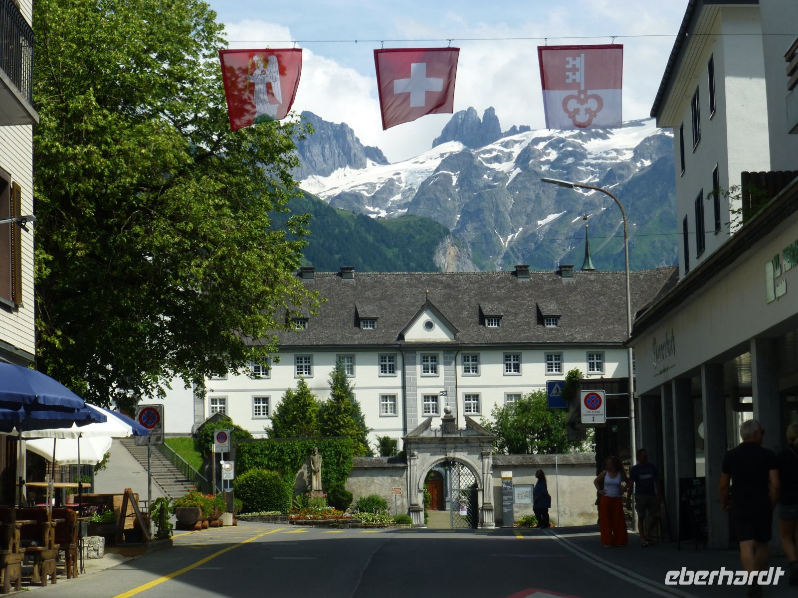 Kloster, Berge und die Einkaufsstraße – alles Wichtige auf einem Blick