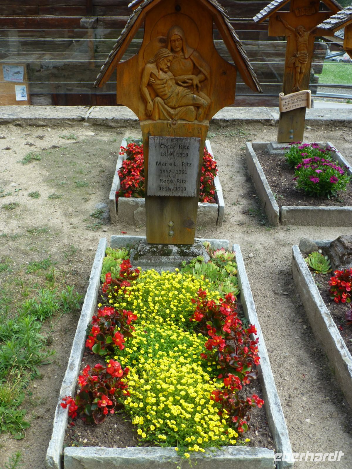 César Ritz, der Hotelier der Luxusklasse stammt von hier und ist auch hier begraben.