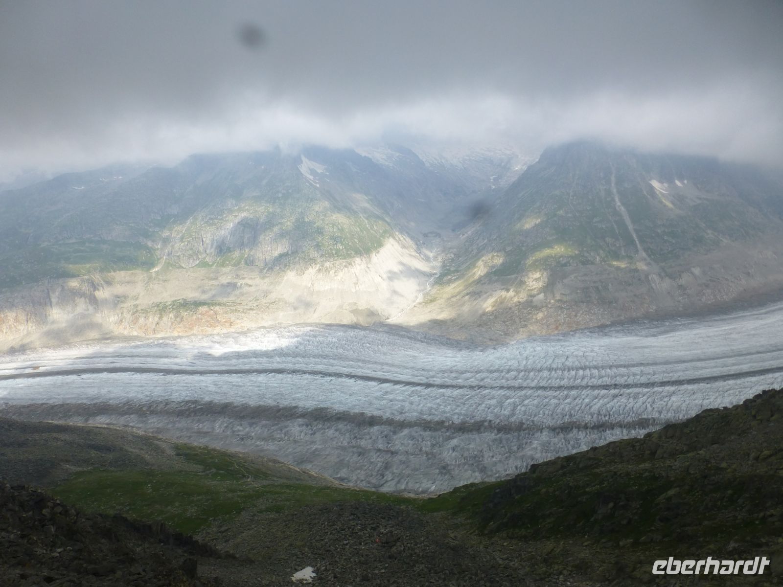 Wie ein Reptil zieht sich der Gletscher über 22 km hin.