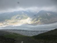 Wie ein Reptil zieht sich der Gletscher über 22 km hin.