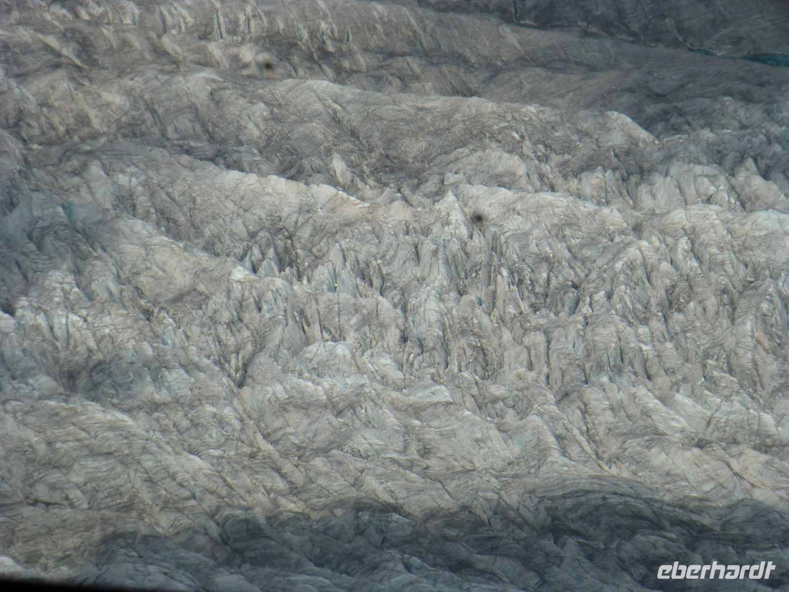 ... das langsam zum Gletschermund fließt.
