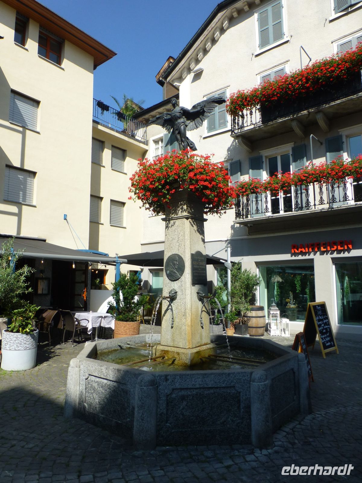 Ein Peruaner hob 1910 zum ersten Alpenflug von Brig nach Domodossola auf der italienischen Seite ab.