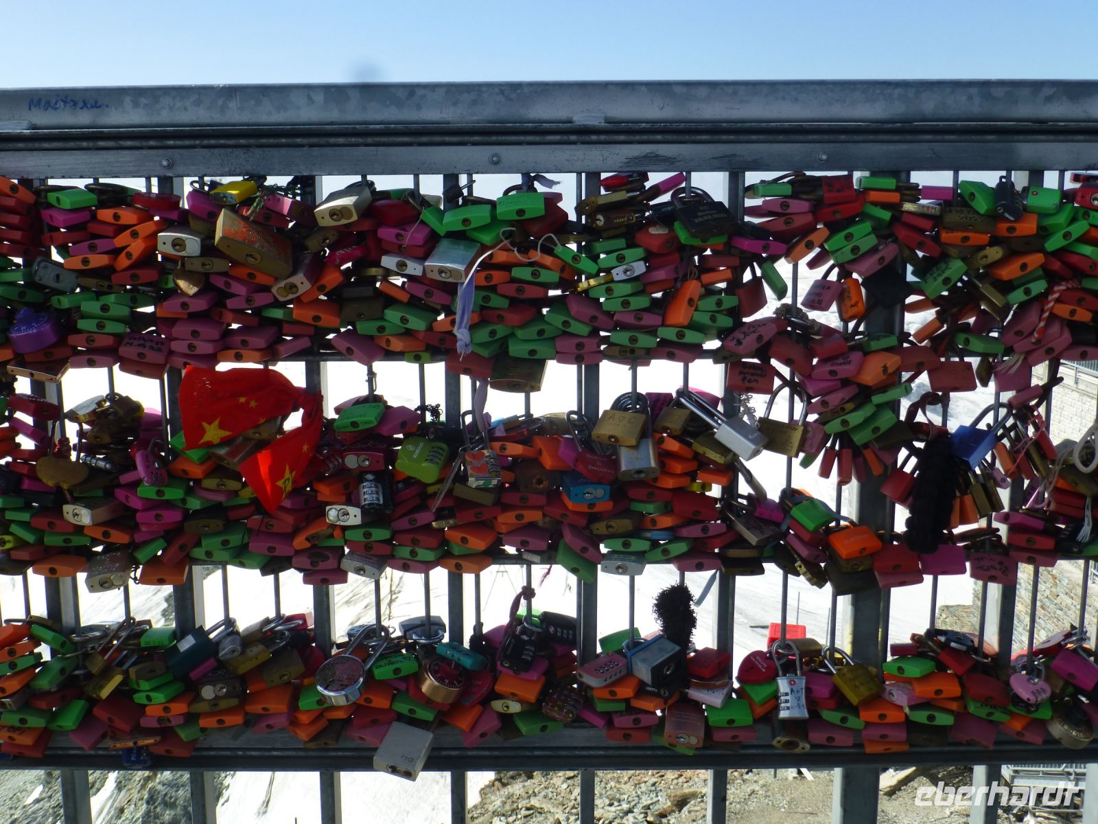 In 3.800 Meter Höhe hängen diese Liebesbeweise. 