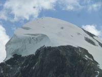 Das Breithorn – wie auf einer Ameisenstraße laufen die Seilschaften nach oben und nach unten.