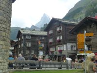 Die Markierungen der Wanderwege sind sehr gut, selbst im Ort weisen sie den Weg.